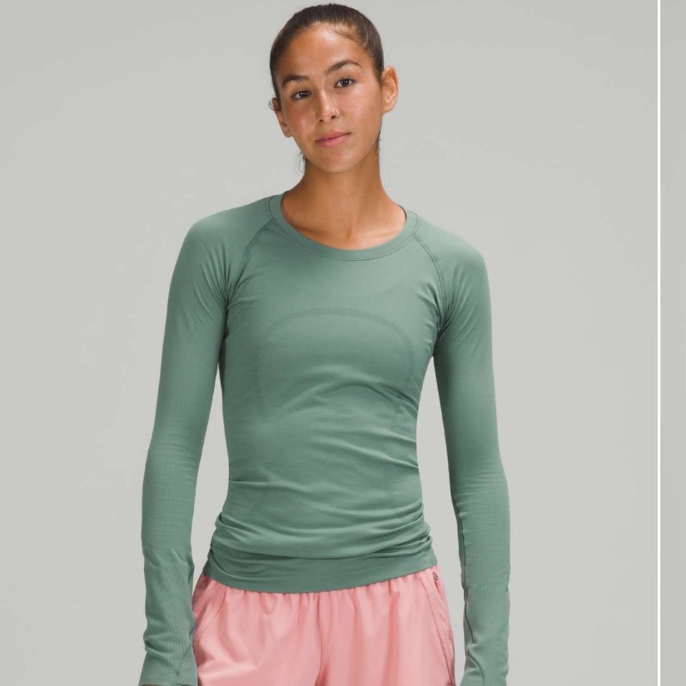 Lululemon Swiftly Tech Long Sleeve Crew
Tidewater Teal size 2